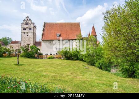 Dinkelsbühl ist eine Stadt im Landkreis Ansbach a Mittelfranken und aufgrund des besonders gut erhaltenen spätmittelalterlichen Stadtbildes ein bedeu Foto Stock