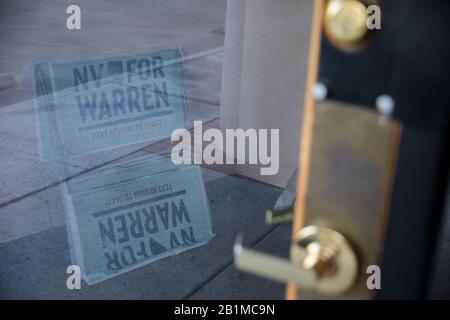 02232020 - Las Vegas, Nevada, USA: Un giorno dopo il Nevada Caucus un ufficio per Elizabeth Warren è tranquillo, 23 febbraio 2020 a Las Vegas, Nevada. Foto Stock