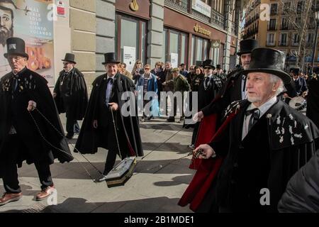 La sepoltura della sardina che è stata celebrata nelle strade della Latina a Madrid, dove ha partecipato il vice sindaco Begoña Villacis. La Sepoltura Foto Stock