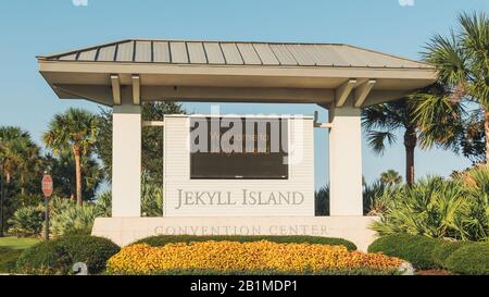 Jekyll ISLAND, GEORGIA - 17 SETTEMBRE 2019: Cartello elettronico d'ingresso al Jekyll Island Convention Center Foto Stock