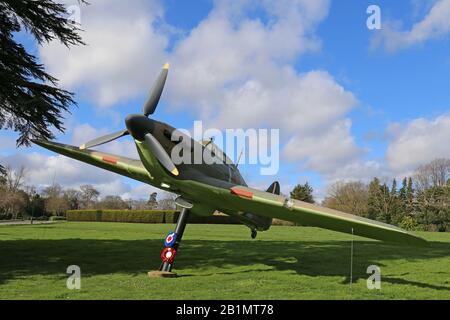 Hawker Hurricane (replica a grandezza naturale), RAF Fighter Command HQ, Bentley Priory, Stanmore, Harrow, Greater London, Inghilterra, Gran Bretagna, Regno Unito, Europa Foto Stock