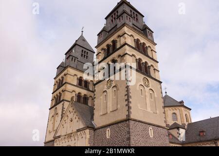 Blick auf die Herz-Jesu-Kirche im Zentrum von Mayen in der Vulkaneifel Foto Stock