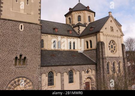 Blick auf die Herz-Jesu-Kirche im Zentrum von Mayen in der Vulkaneifel Foto Stock