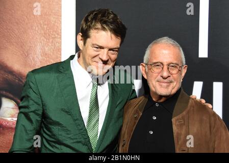 Hollywood, California, Stati Uniti 24th Febbraio 2020 il produttore Jason Blum e Ron Meyer partecipano alla Universal Pictures Presenta 'l'uomo invisibile' Premiere il Feb Foto Stock