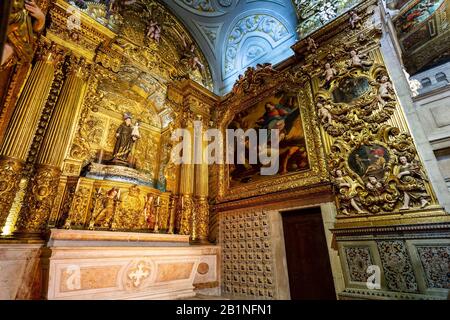 Veduta della Cappella di Sant'Antonio all'interno della Chiesa Gesuita di San Rocco, a Bairro Alto, Lisbona, Portogallo Foto Stock