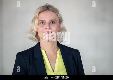 Norimberga, Germania. 17th Feb, 2020. Marion Grether, futuro direttore del Museo Del Futuro di Norimberga, si trova sul sito di costruzione del museo. Il 1° marzo, il 47 anni occupa ufficialmente il suo nuovo posto nel ramo di Norimberga del Deutsches Museum di Monaco. Credito: Daniel Karmann/Dpa/Alamy Live News Foto Stock