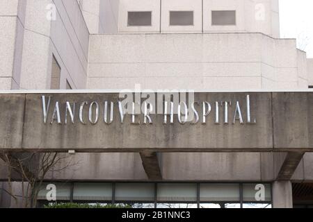 Vancouver, Canada - 17 febbraio 2020: Vista dell'entrata principale del 'Vancouver General Hospital' sulla W 12th Avenue Foto Stock