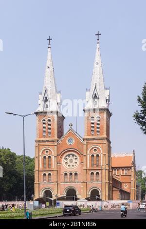 Saigon (ho Chi Minh City) Basilica Cattedrale di Notre-Dame - Notre Dame di Saigon costruita dai colonialisti francesi nel 19th secolo, Saigon, Vietnam. Foto Stock