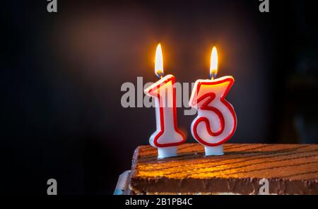 Compleanno di masterizzazione numero di candele 13 Foto stock - Alamy