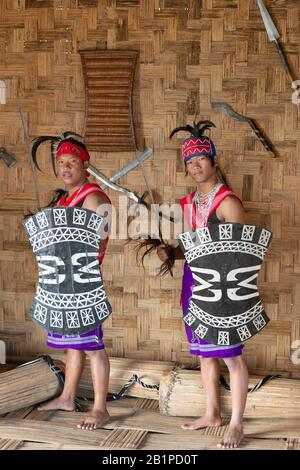 01 Dic 2013, Nagaland, India. Naga Garo Tribal Man, Festival Hornbill Foto Stock