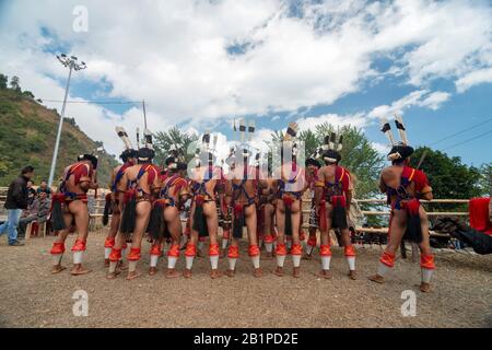 01 Dic 2013, Nagaland, India. Naga Tribal Dance, Festival Hornbill Foto Stock