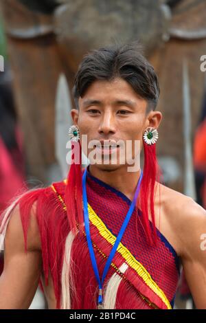 01 Dic 2013, Nagaland, India. Naga Tribal Man, festival di Hornbill. Facce rurali dell'India Foto Stock