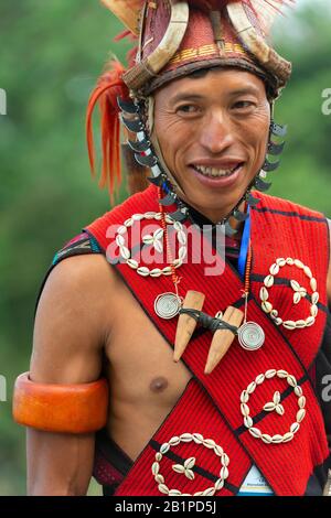 01 Dic 2013, Nagaland, India. Naga Tribal Man, festival di Hornbill. Facce rurali dell'India Foto Stock