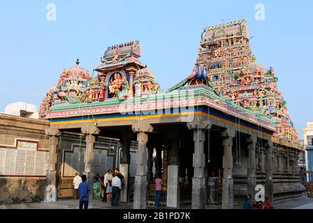 Thiruvananthapuram, Kerala, India, dicembre 2017, Devotee al Tempio Attukal Bhagavathy è un santuario religioso indù Foto Stock