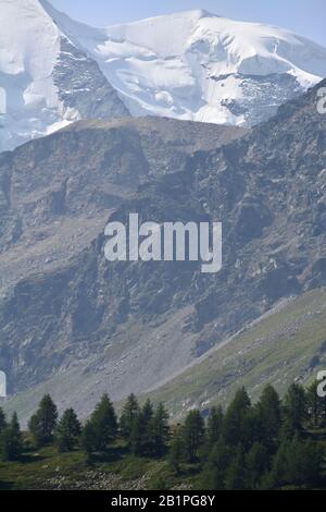 Bellavista visto dal Passo Bernina nella Svizzera meridionale sopra St Moritz. Foto Stock