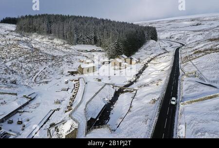 Una veduta aerea del Killhope Lead Mining Museum, che era una miniera del 19th secolo nella Pennines in County Durham. Poiché la neve copre le parti settentrionali del paese, i residenti evacuati dalle proprietà di Ironbridge a causa delle inondazioni si trovano ad affrontare ulteriori sofferenze, poiché il tempo umido dovrebbe causare disagi il giovedì. Foto Stock