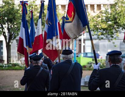 Laval, Francia - 6th ottobre 2019: Veterani di guerra francesi che commemora la guerra in Algeria nel centro di Laval, Francia Foto Stock