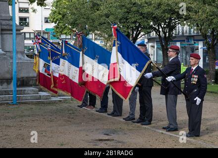 Laval, Francia - 6th ottobre 2019: Veterani di guerra francesi che commemora la guerra in Algeria nel centro di Laval, Francia Foto Stock