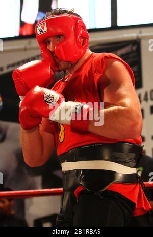 Manchester,Uk World Boxing Champion Tyson Fury Trains At Trafford Centre Credit Ian Fairbrother/Alamy Stock Photos Foto Stock