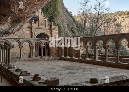 Il chiostro è la zona più emblematica del monastero di San Juan de la Peña, la Jacetania, Huesca, Aragona, Spagna, Europa Foto Stock