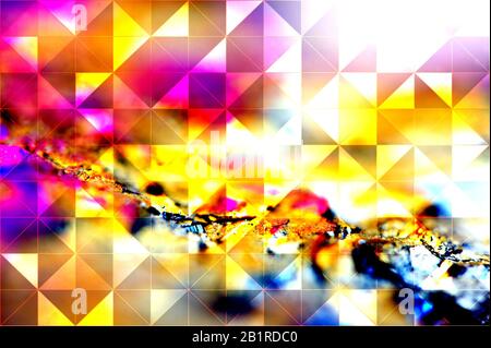 Sfondo poligonale astratto colorato di triangoli isosceli.Possibile da utilizzare per progetti moderni, flusso di lavoro, banner, web design, siti web. Foto Stock