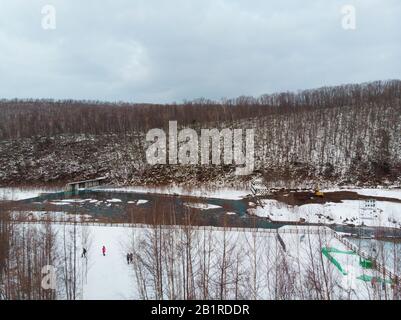 Veduta aerea a Biei dove si trova la sorgente di acqua blu per lo Shirogane Blue Pond Foto Stock