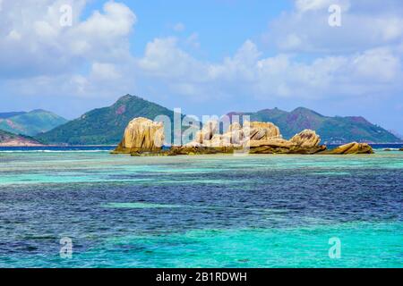 Impressionanti Formazioni Rocciose Di Granito Sull'Isola Di La Digue, Seychelles. Foto Stock