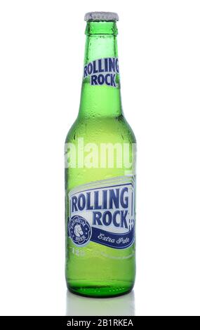 Irvine, California - 14 GIUGNO 2015: Birra extra birra Rolling Rock. Una bottiglia singola della birra americana fondata nel 1939 a Latrobe, Pennsylvania, dal Latrobe Foto Stock