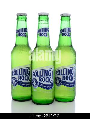 Irvine, California - 14 GIUGNO 2015: Birra extra birra Rolling Rock. Tre bottiglie di birra americana fondata nel 1939 a Latrobe, Pennsylvania, dal Latrobe Foto Stock