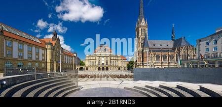 Theaterplatz con collezione d'arte, opera e chiesa di San Petri a Chemnitz, Sassonia, Germania, Foto Stock