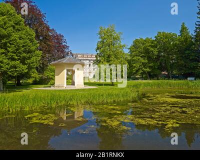 Padiglione del tè nel giardino dei fiori nei giardini del palazzo di Ludwigslust, distretto di Ludwigslust-Parchim, Mecklenburg-West Pomerania, Germania, Foto Stock