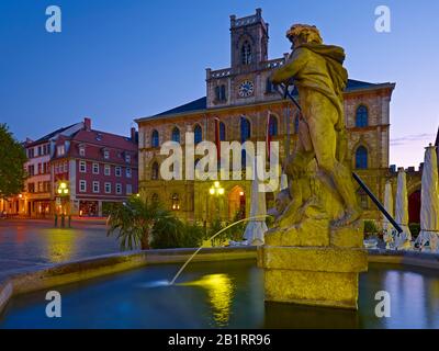 Mercato con municipio e fontana di Nettuno, Weimar, Turingia, Germania, Foto Stock