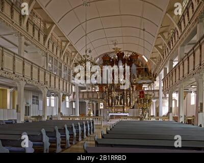 Vista interna dell'altare e dell'organo, Marktkirche zum Heiligen Geist a Clausthal, Clausthal-Zellerfeld, Goslar, Upper Harz, Bassa Sassonia, Germania, Foto Stock