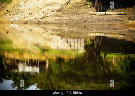 Canoa, Paesaggio, Comunità Terra Preta, Iranduba, Amazonas, Brasile Foto Stock