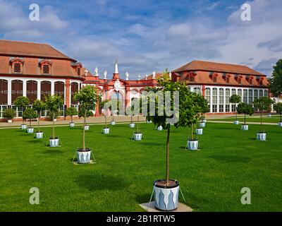 Orangerie con la Tor Memmelsdorfer nel parco dello Schloss Seehof a Memmelsdorf, alta Franconia, Baviera, Germania Foto Stock