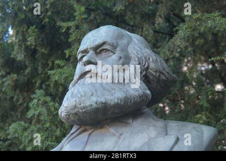 Karl-Marx-Denkmal, Strausberger Platz, Friedrichshain di Berlino, Deutschland Foto Stock