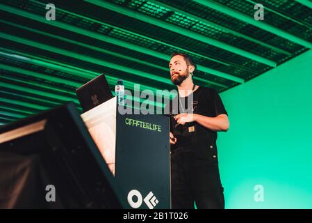 Lobulo Studio parla all'edizione 2019 dell'OFFF Festival, una grande conferenza di arti visive. Barcellona, Spagna. Foto Stock