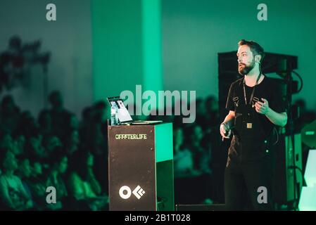 Lobulo Studio parla all'edizione 2019 dell'OFFF Festival, una grande conferenza di arti visive. Barcellona, Spagna. Foto Stock