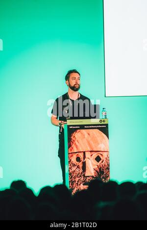 Lobulo Studio parla all'edizione 2019 dell'OFFF Festival, una grande conferenza di arti visive. Barcellona, Spagna. Foto Stock