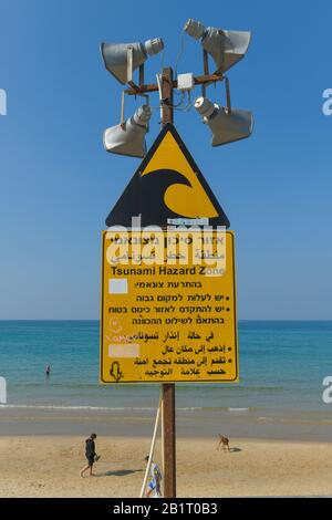 Warnschild Tsunami, Strand, Tel Aviv, Israele Foto Stock