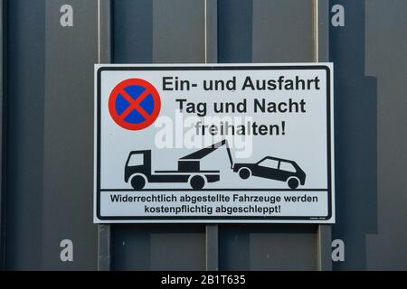 Schild Ausfahrt freihalten Foto Stock