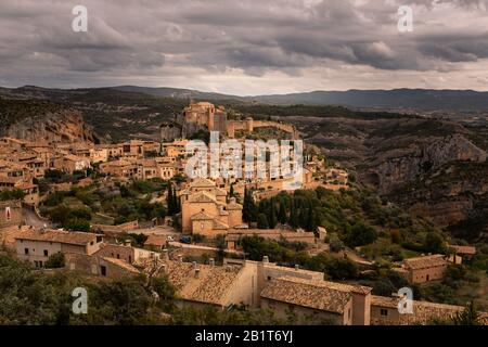 Vista da Alquezar una delle più belle città del paese nella provincia di Huesca, Aragona, Spagna. Foto Stock