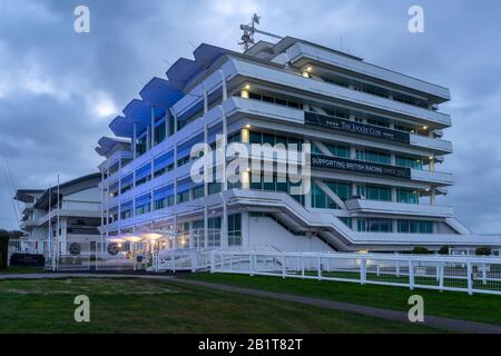 Epsom Downs racecourse e Jockey Club Building, Epsom, Surrey, Regno Unito Foto Stock