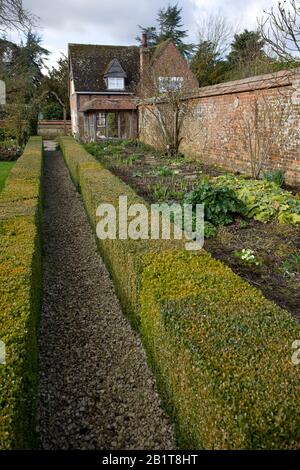 Giardino inglese cottage con percorso. Oxfordshire Foto Stock