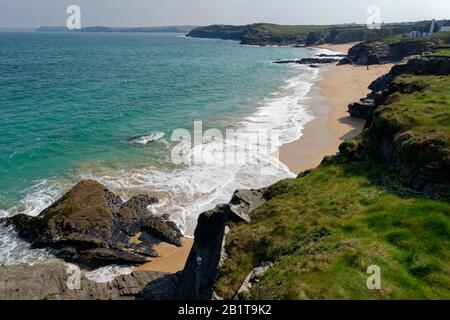 Panoramica di Madre Ivy’s Bay, Trevose Head, nei pressi di Padstow, Cornwall, Regno Unito, aprile 2019. Foto Stock