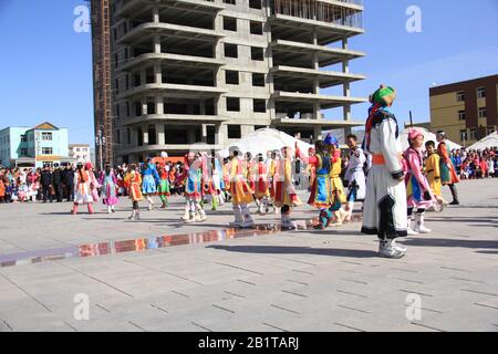 Festa di Nauryz nella provincia di Bayan Ulgii in Mongolia occidentale. Festival tradizionale kazako nomadi Foto Stock