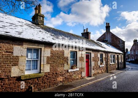 La Main Street nel villaggio di West Linton Ai Confini scozzesi, a 26 miglia a sud di Edimburgo, Scozia Foto Stock