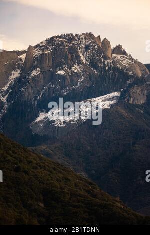 Castle Rocks North Mountains a Sequoia e Kings Canyon National Park in California, Stati Uniti. Foto Stock