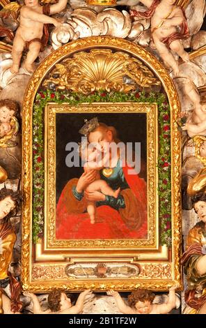 Chiesa di pellegrinaggio Maria Hilf, altare maggiore di Meinrad Guggenbichler con immagine miracolosa, Mondsee, Austria superiore, Austria Foto Stock