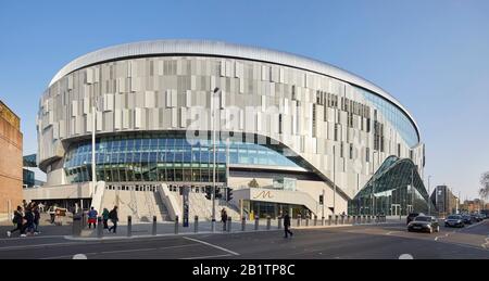 Ingresso principale su Tottenham High Road. Il New Tottenham Hotspur Stadium, Londra, Regno Unito. Architetto: Popoloso, 2019. Foto Stock